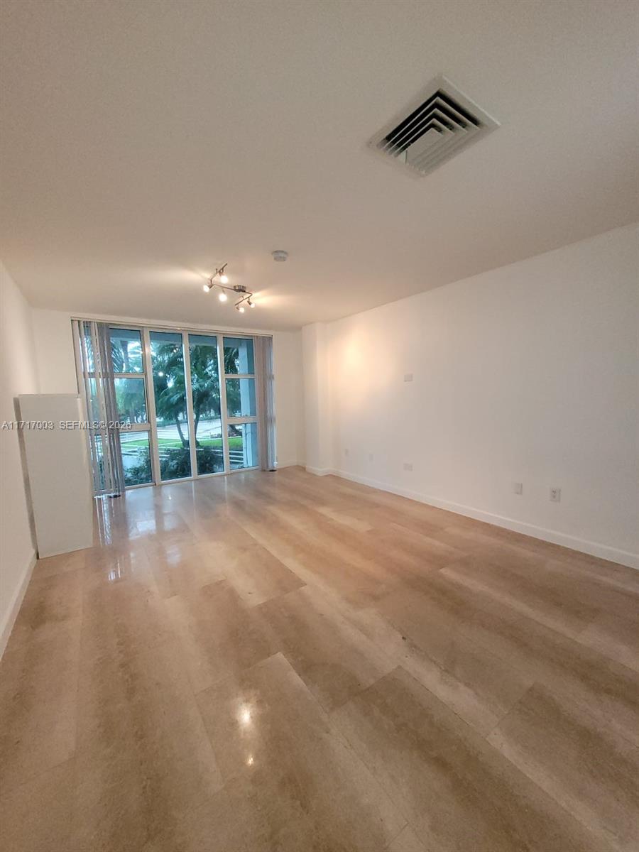 HARBOUR HOUSE - Residential