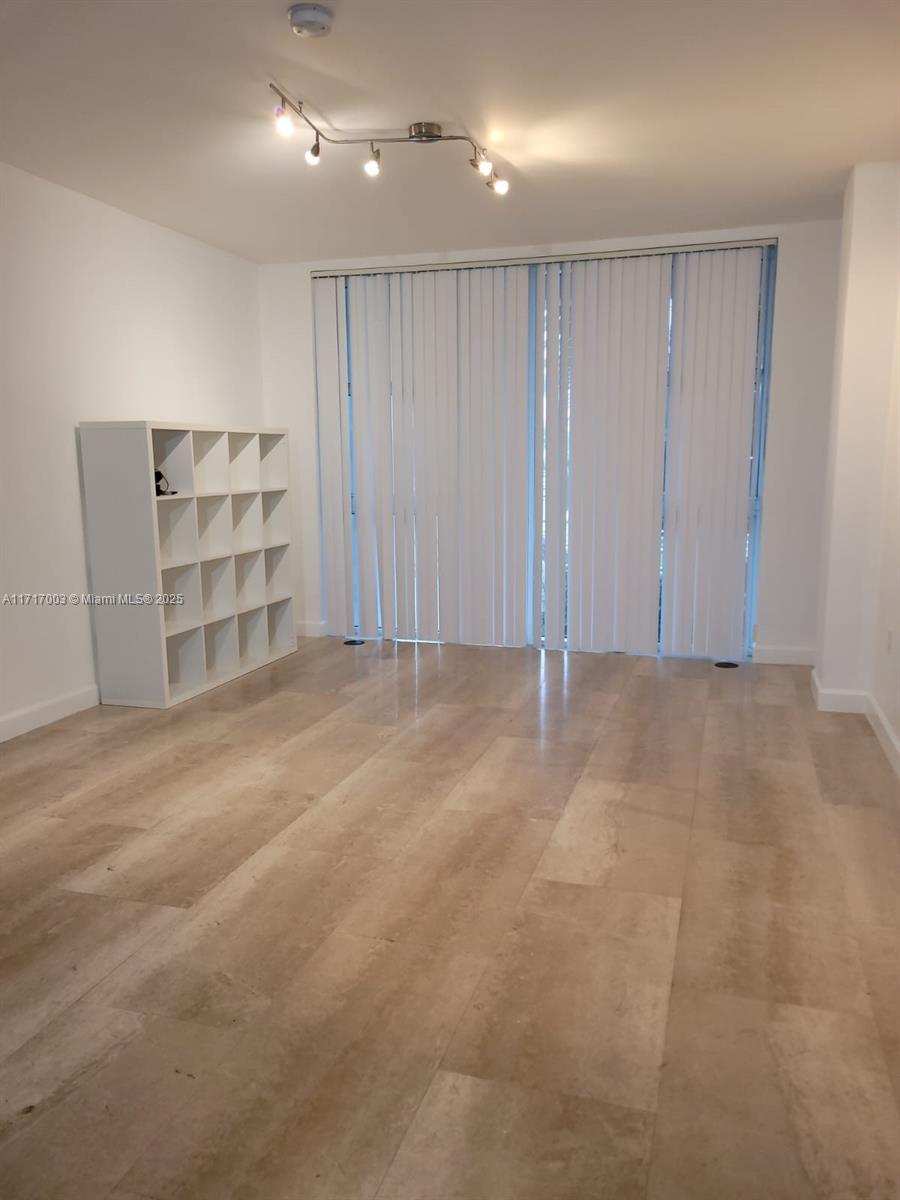 HARBOUR HOUSE - Residential