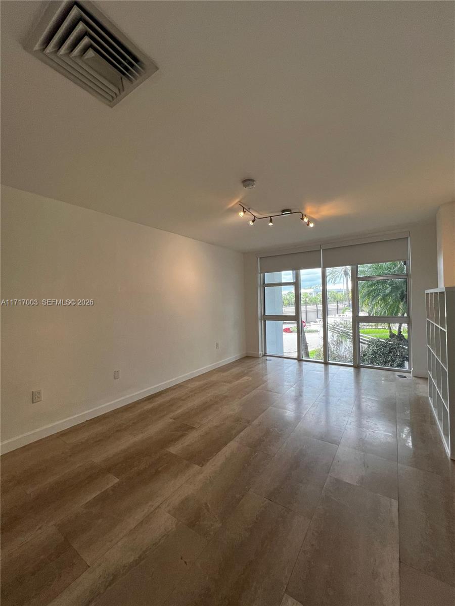 HARBOUR HOUSE - Residential