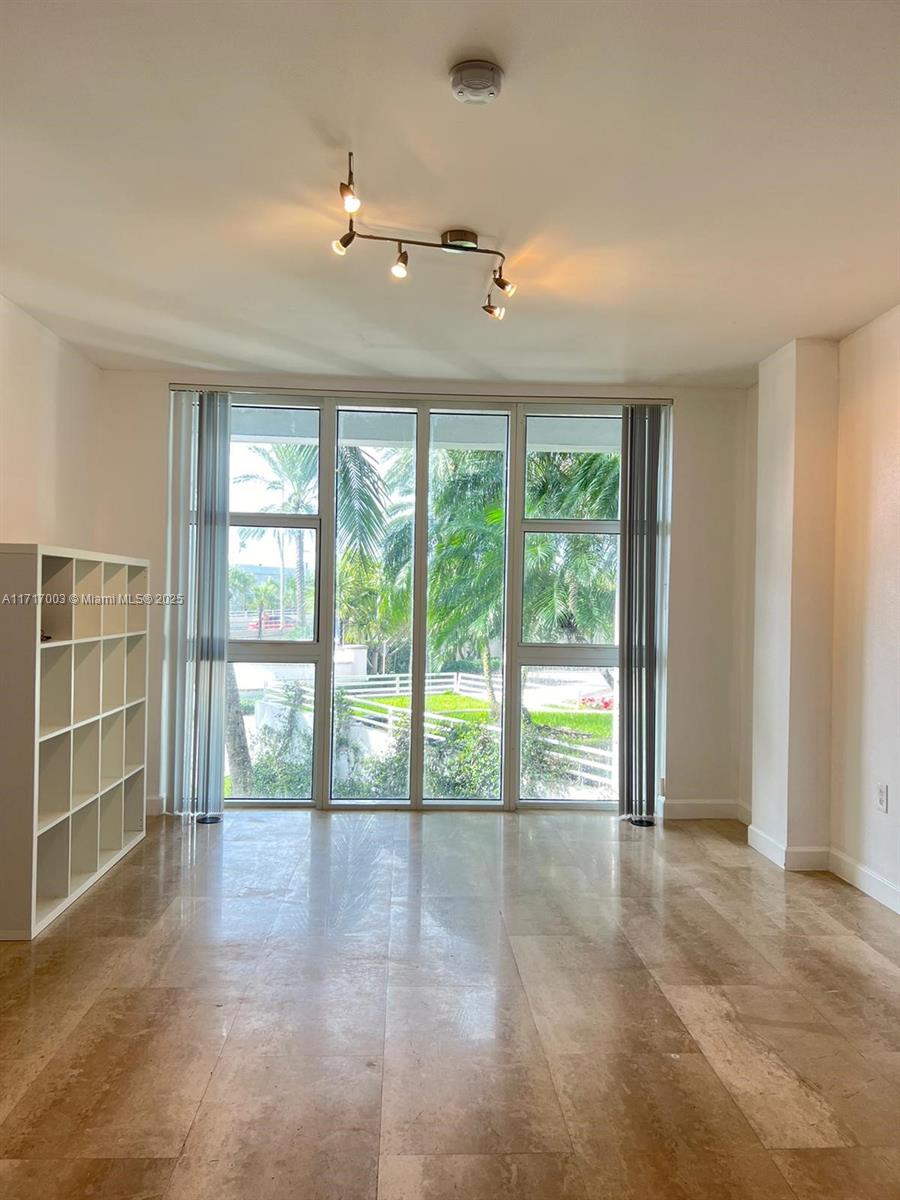 HARBOUR HOUSE - Residential