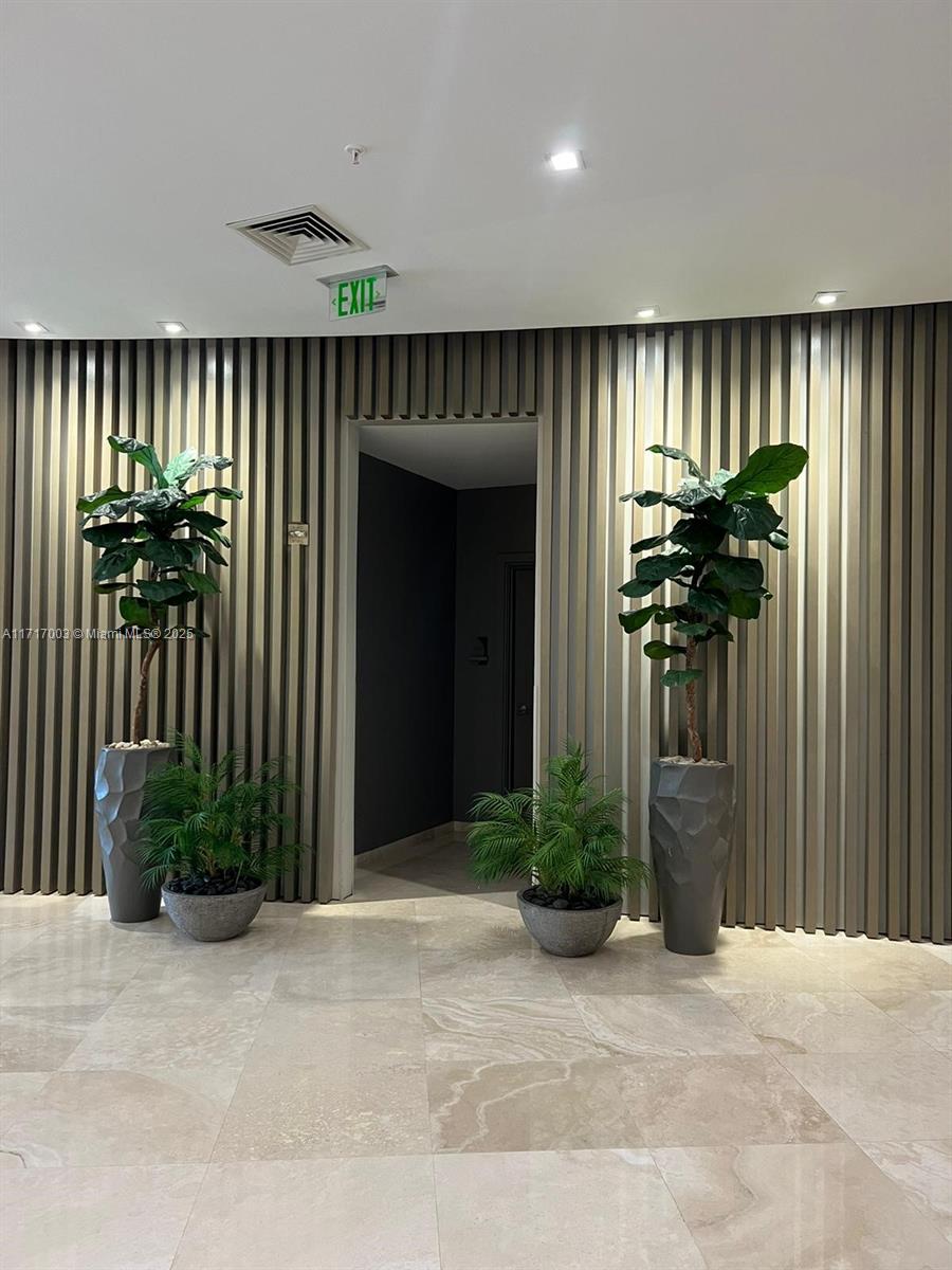 HARBOUR HOUSE - Residential