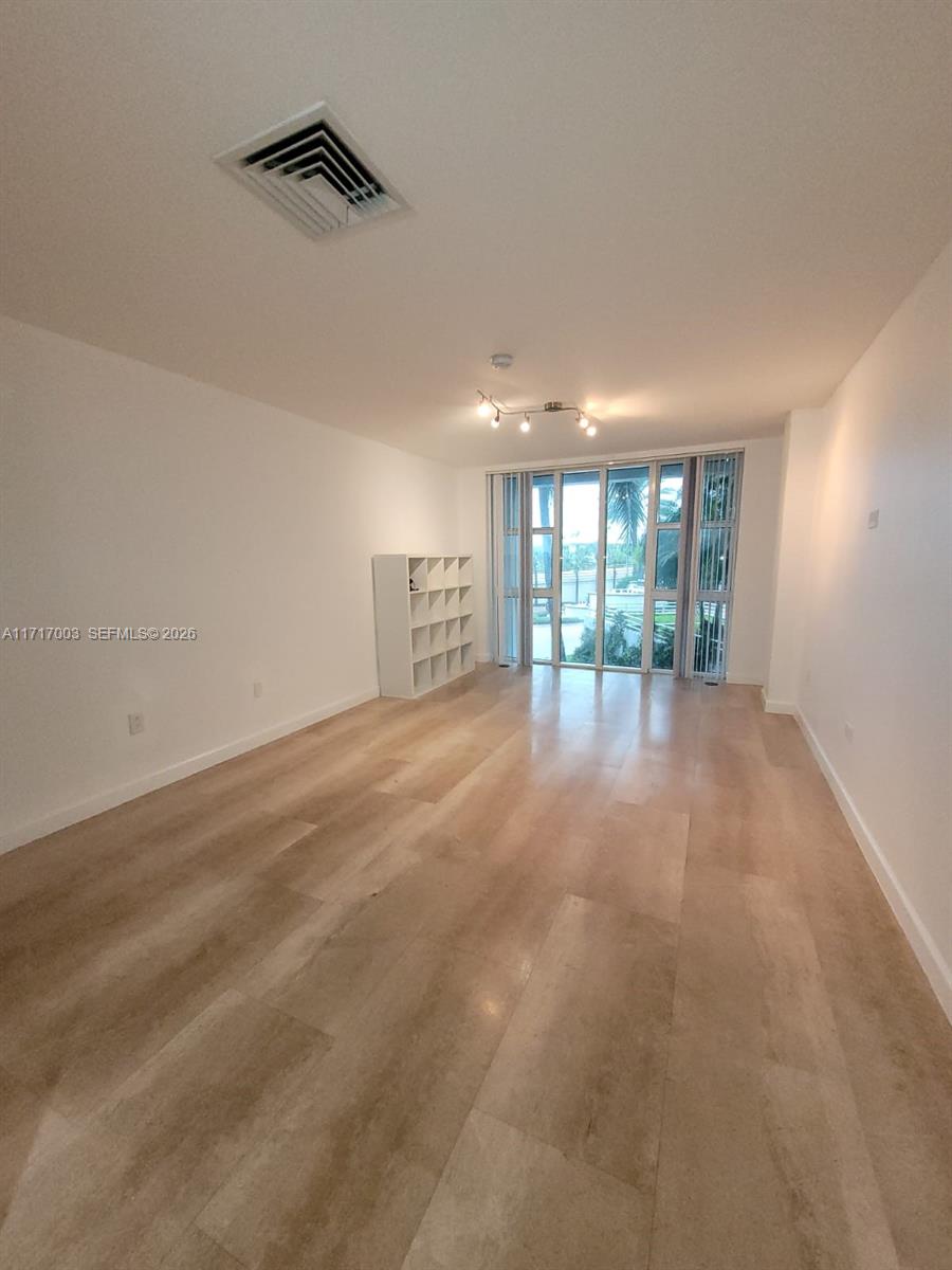 HARBOUR HOUSE - Residential