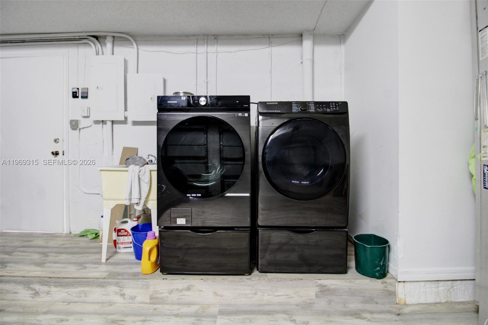 IMPERIAL GROUP - Residential