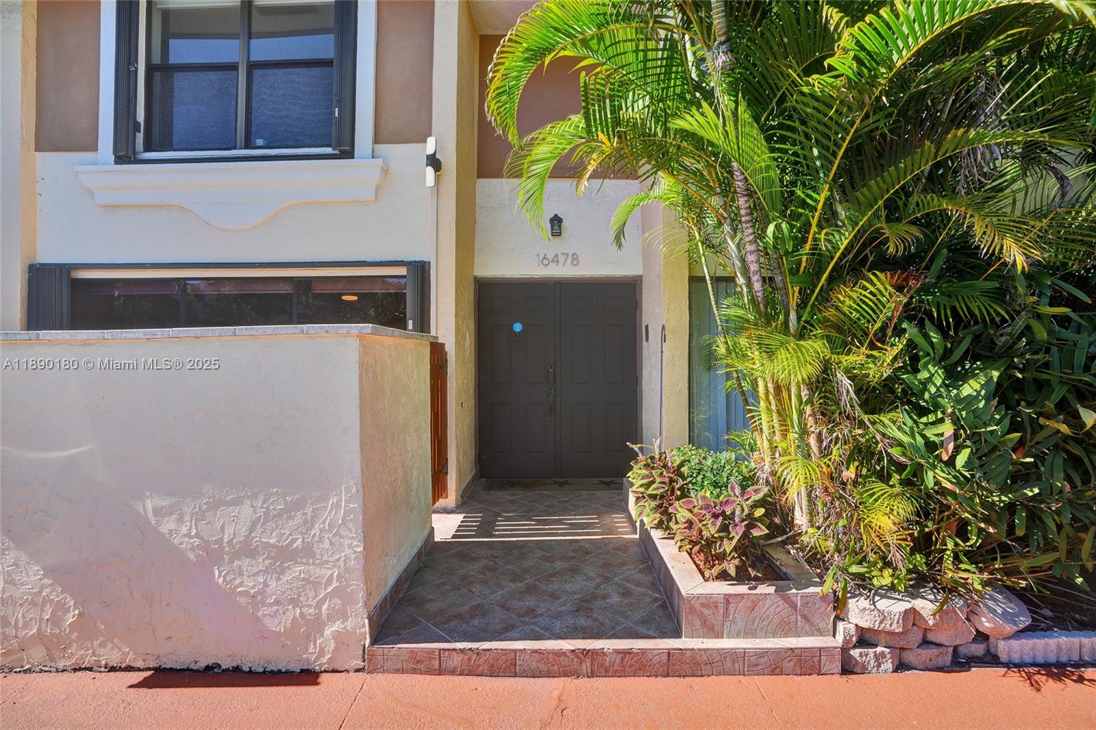 LEEWARD POINT - Residential