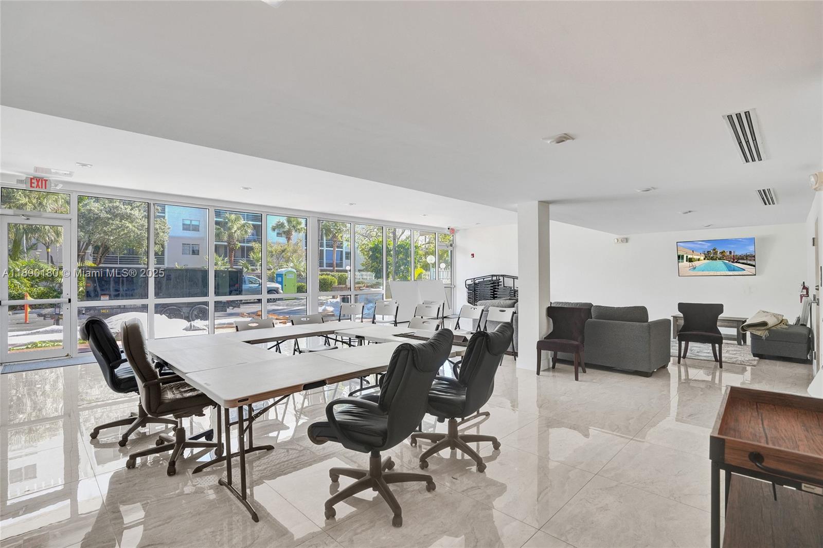 LEEWARD POINT - Residential