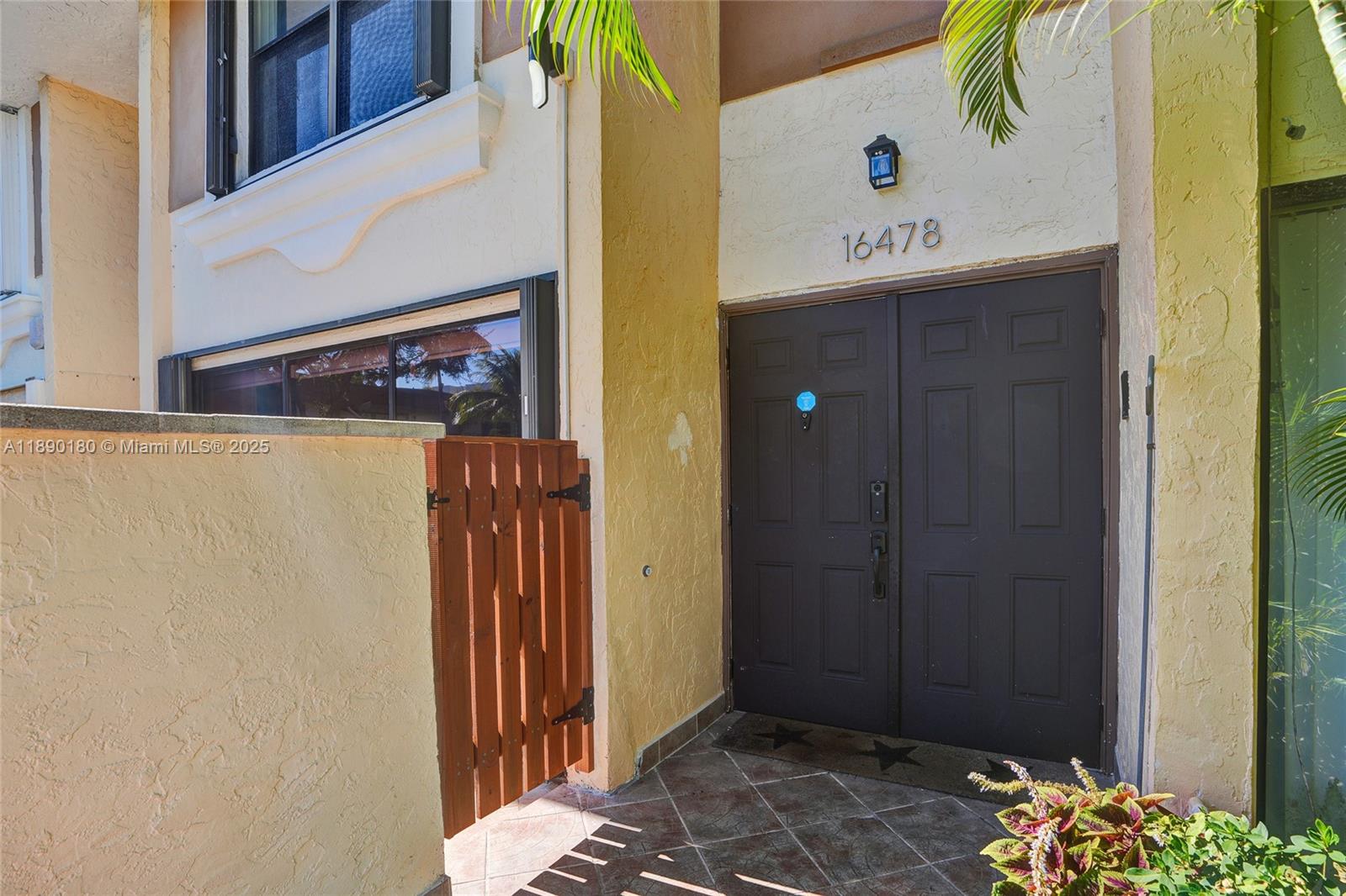 LEEWARD POINT - Residential