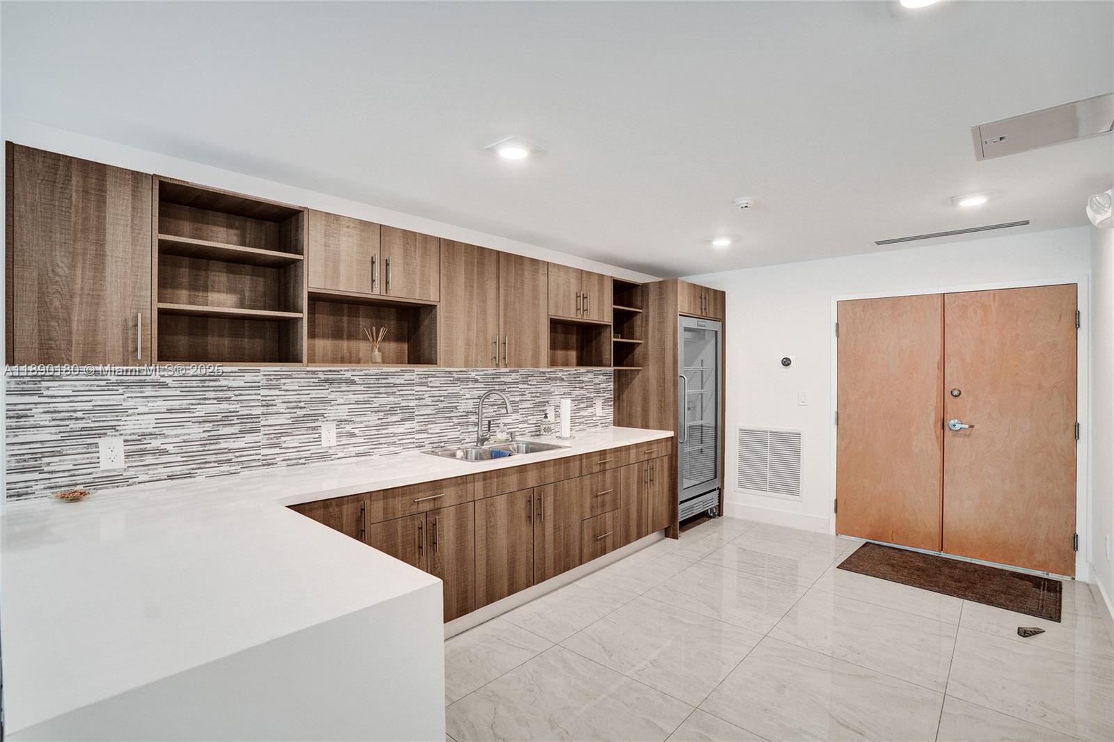 LEEWARD POINT - Residential