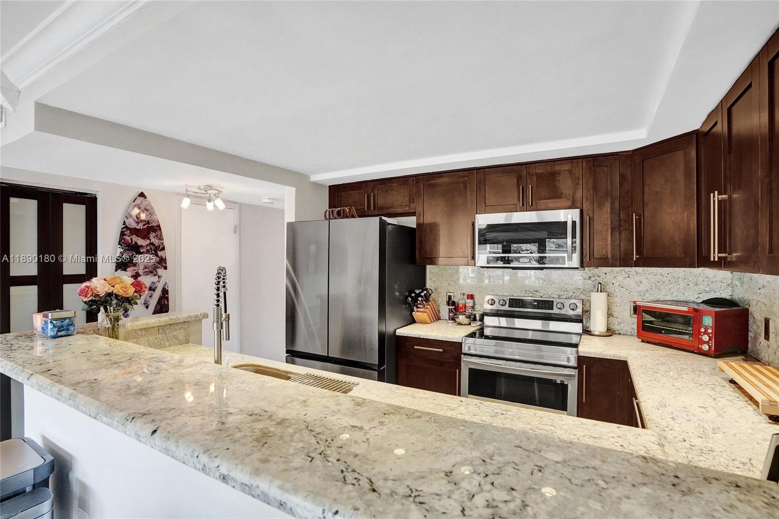 LEEWARD POINT - Residential