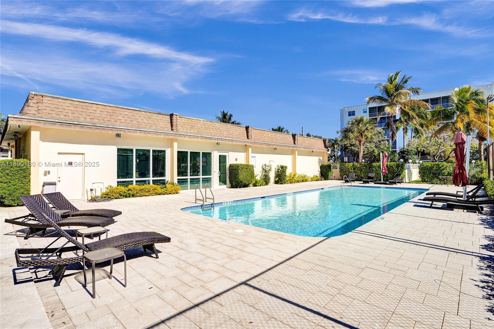 LEEWARD POINT - Residential