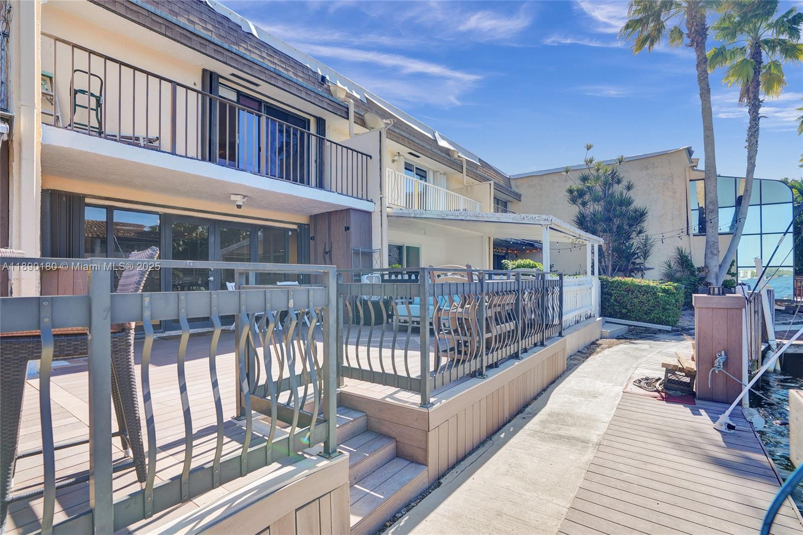 LEEWARD POINT - Residential