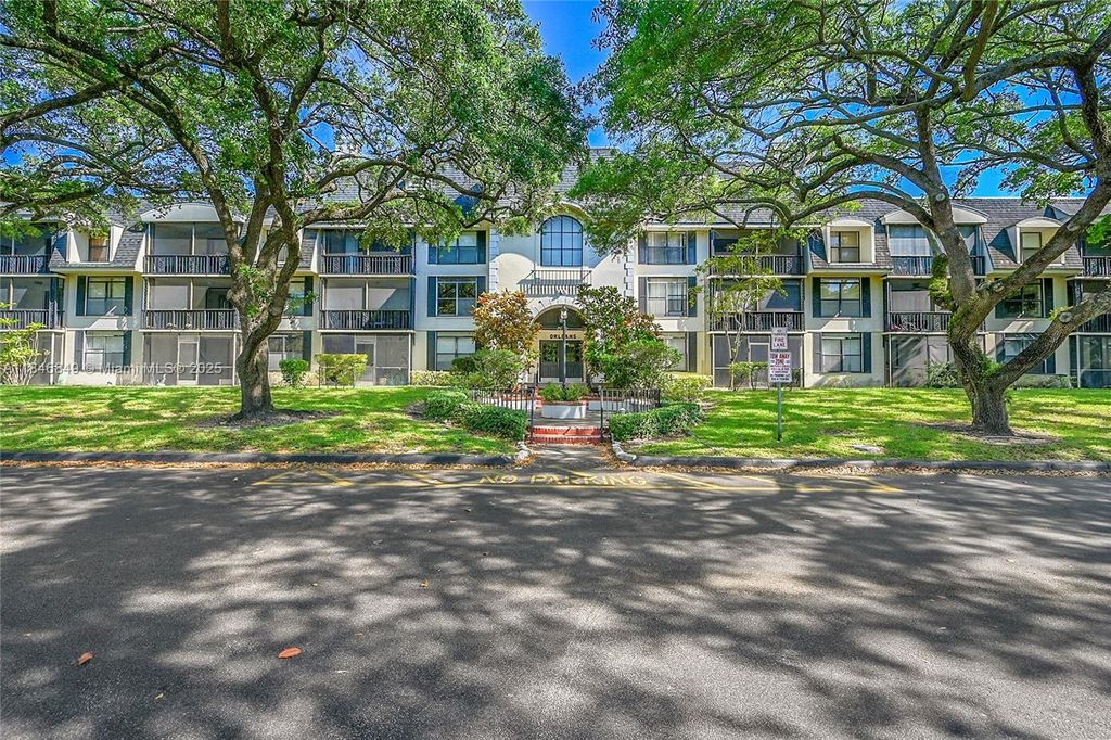 Photo of 3680 Inverrary Dr #1X, Lauderhill, FL 33319 (MLS # A11846849)