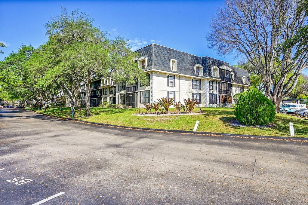 Photo of 3680 Inverrary Dr #1X, Lauderhill, FL 33319 (MLS # A11846849)