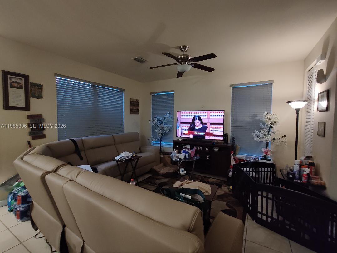 KENDALL COMMONS TOWNHOMES - Residential Lease