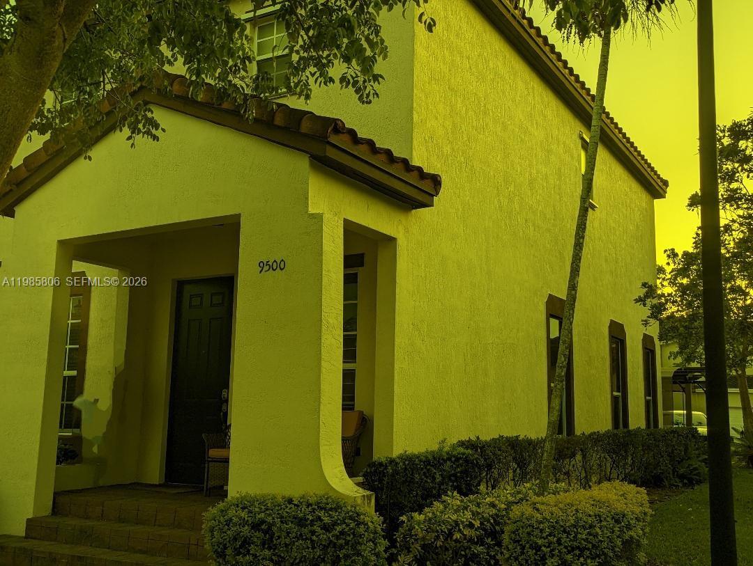 KENDALL COMMONS TOWNHOMES - Residential Lease