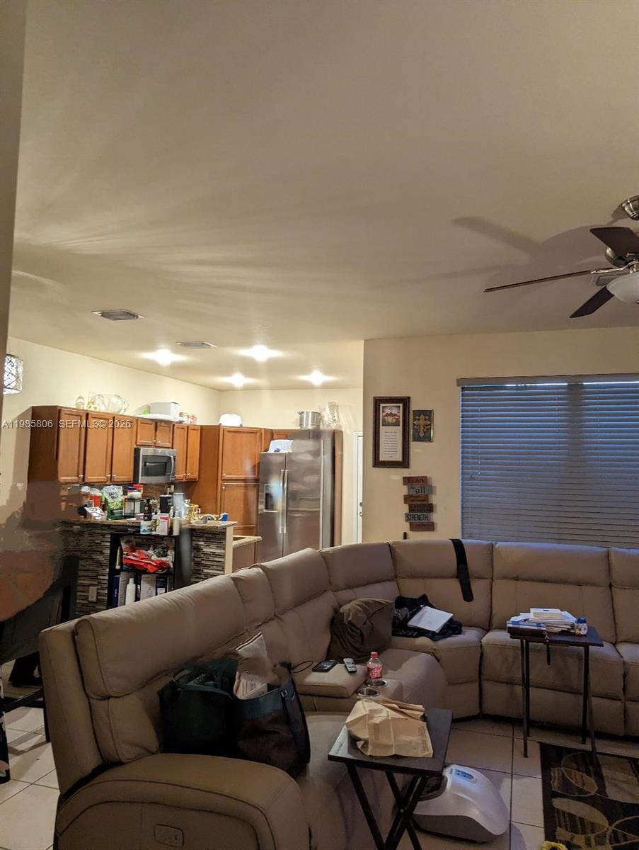 KENDALL COMMONS TOWNHOMES - Residential Lease