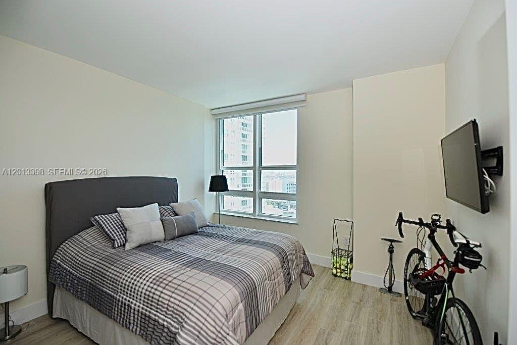 THE PLAZA 901 BRICKELL CO - Residential Lease