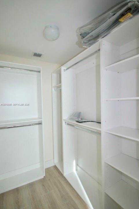 THE PLAZA 901 BRICKELL CO - Residential Lease