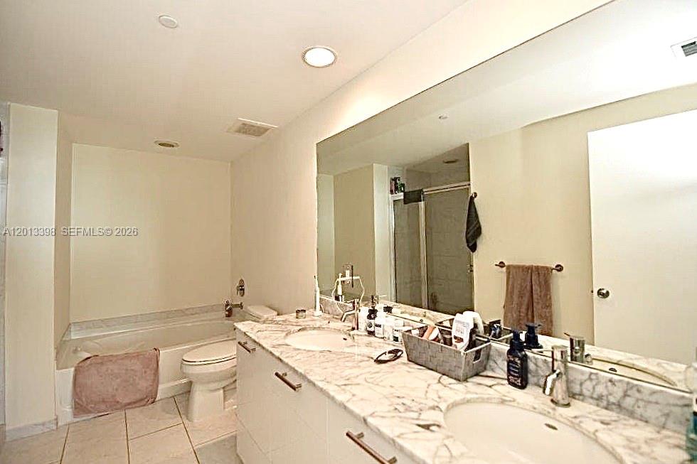 THE PLAZA 901 BRICKELL CO - Residential Lease