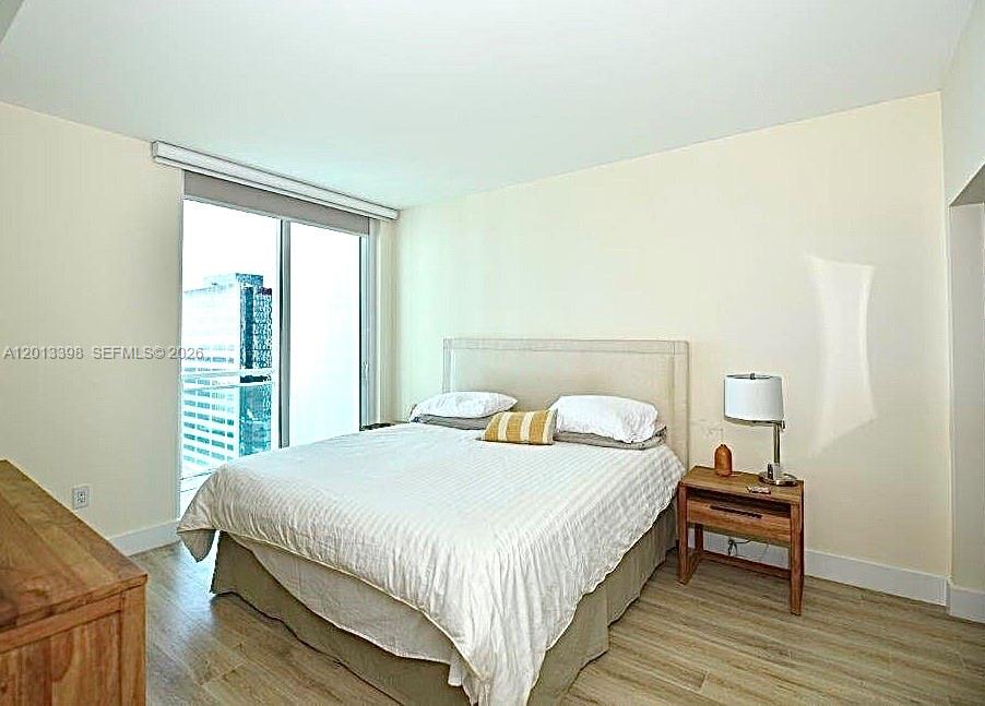 THE PLAZA 901 BRICKELL CO - Residential Lease