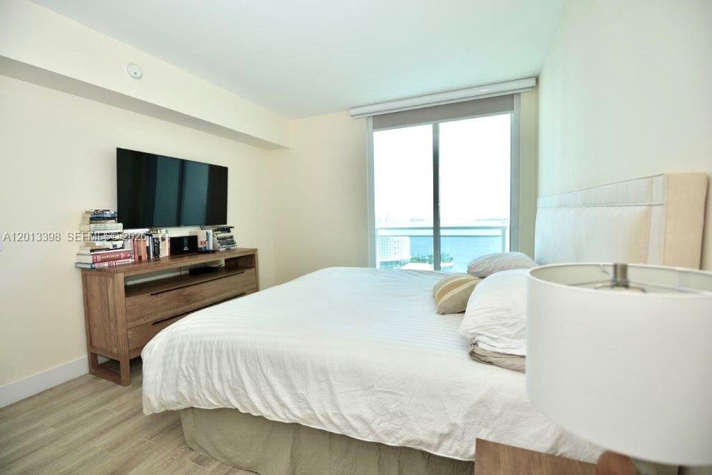 THE PLAZA 901 BRICKELL CO - Residential Lease