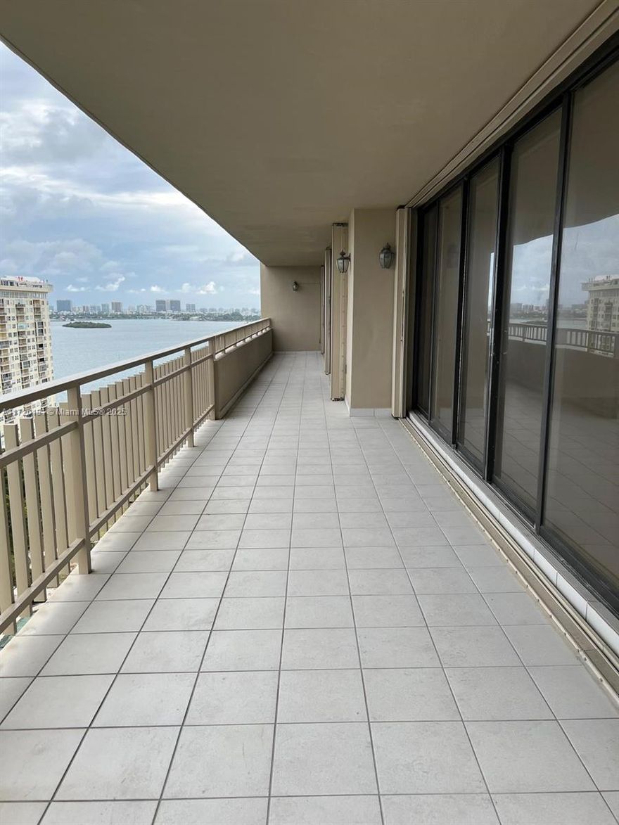 Open floor plan 3 Bedrooms and 2.5 Bathrooms. Floor to ceiling windows with city views. New stainless-steel appliances. Master suite with walk-in closet, en suite bathroom. Washer and dryer in unit. The building has been recently remodeled, with some work still pending, and it offers 24-hour security, fitness center and spa, tennis courts, swimming pool. just minutes away from Miami Beach, Downtown Miami and the Design District.