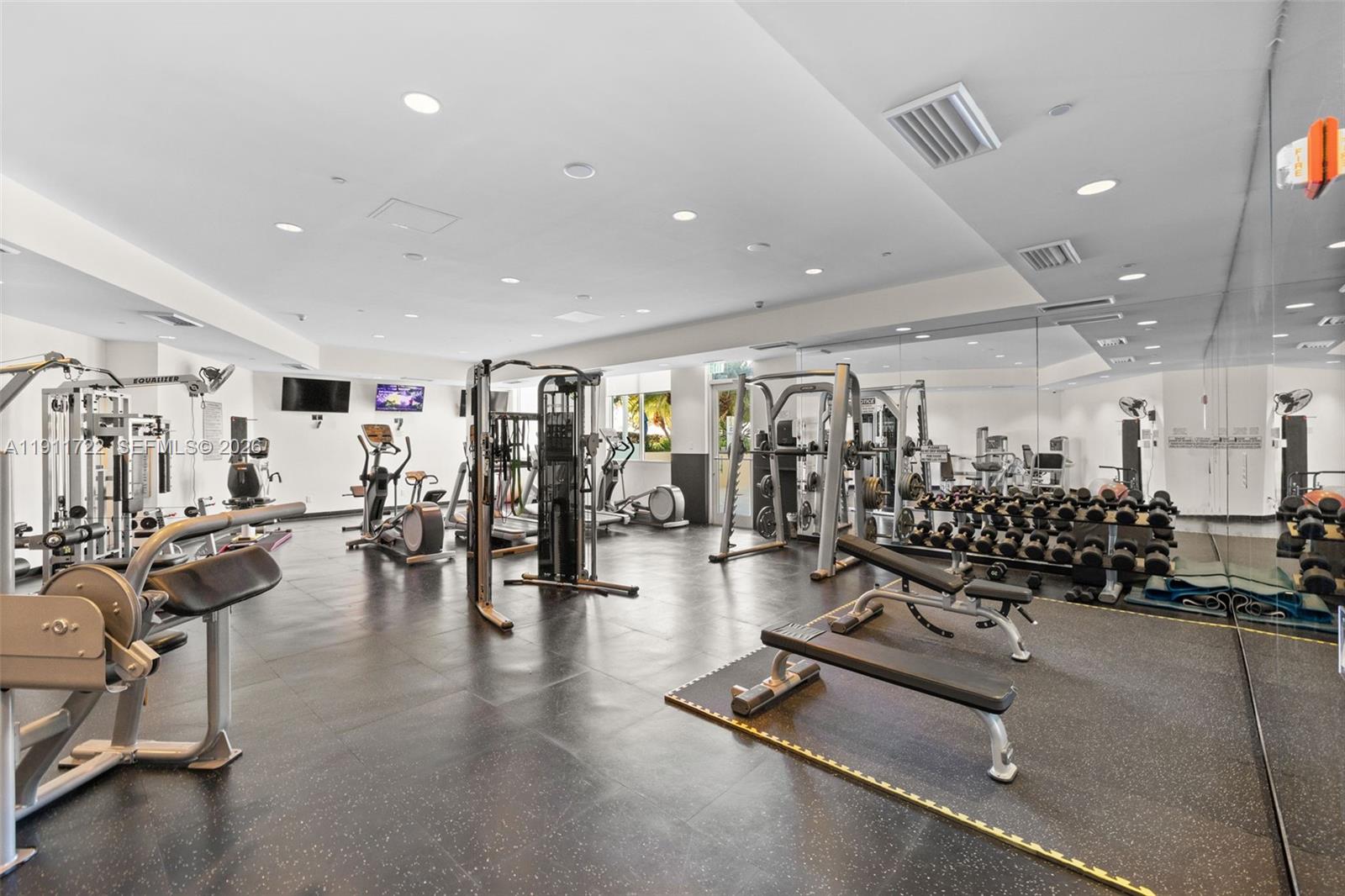 THE METROPOLITAN CONDO - Residential