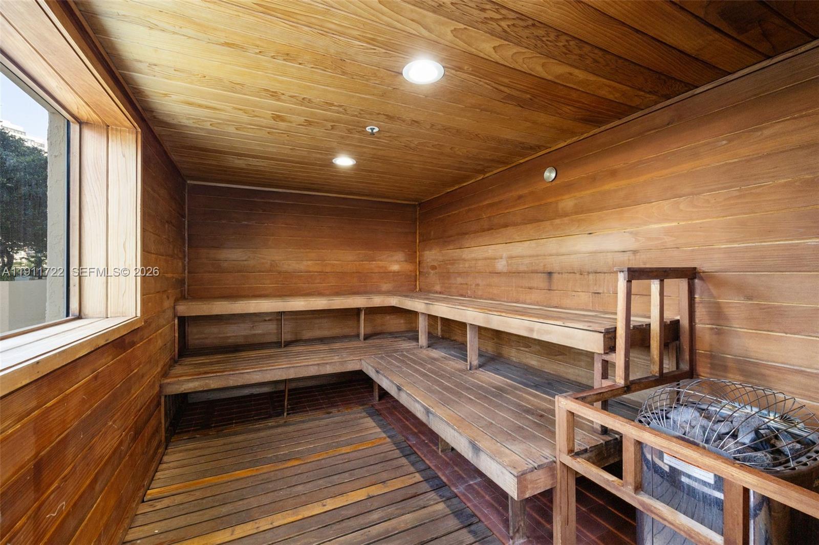 THE METROPOLITAN CONDO - Residential