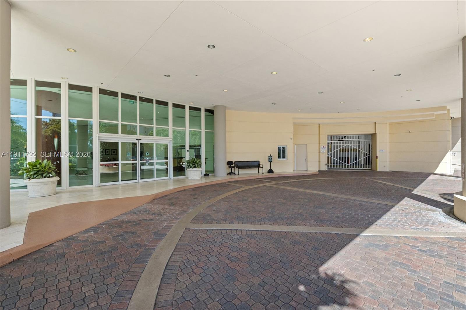 THE METROPOLITAN CONDO - Residential