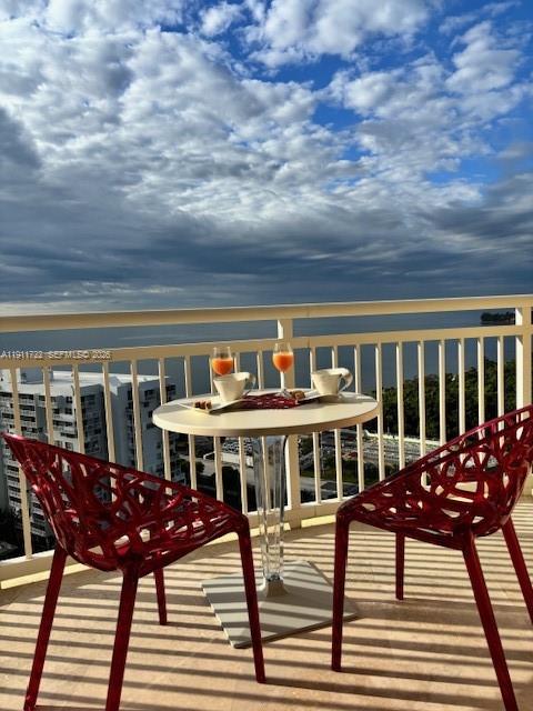 THE METROPOLITAN CONDO - Residential