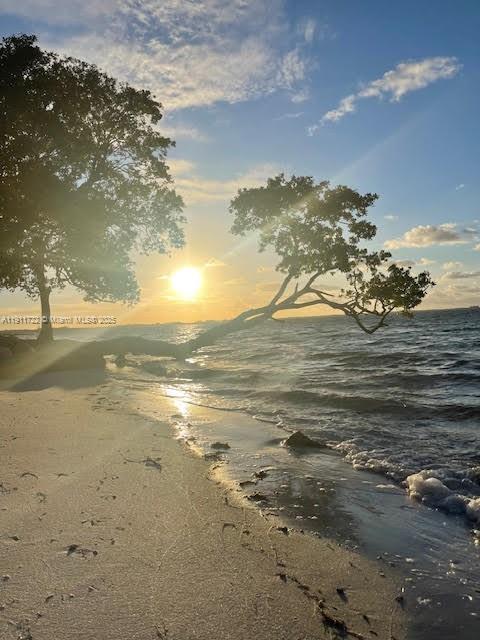 THE METROPOLITAN CONDO - Residential