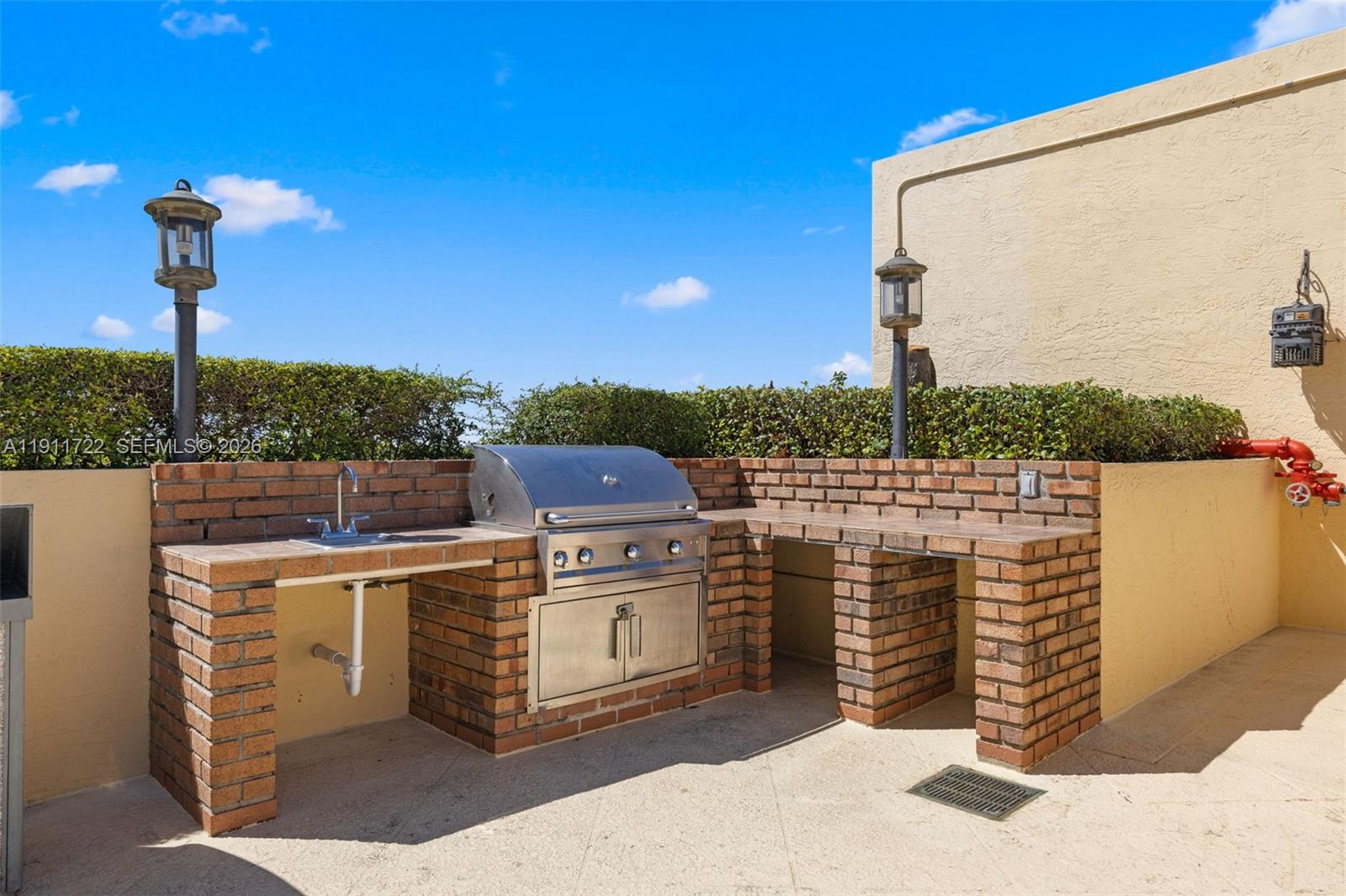 THE METROPOLITAN CONDO - Residential