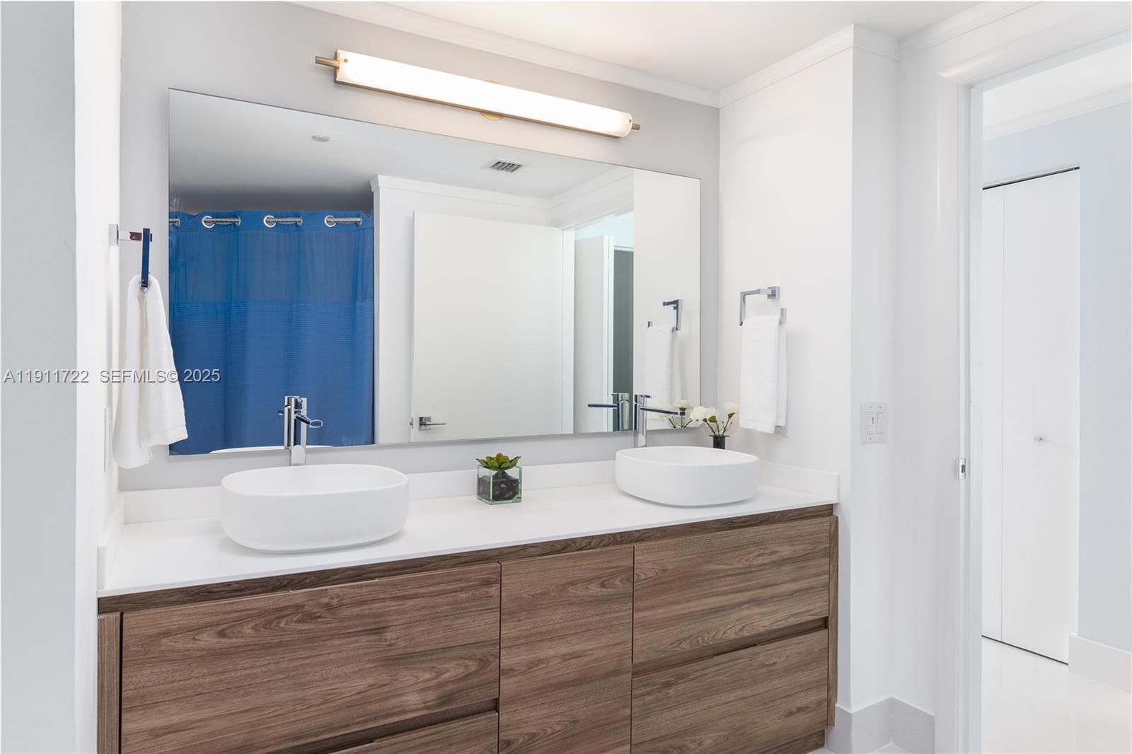 THE METROPOLITAN CONDO - Residential