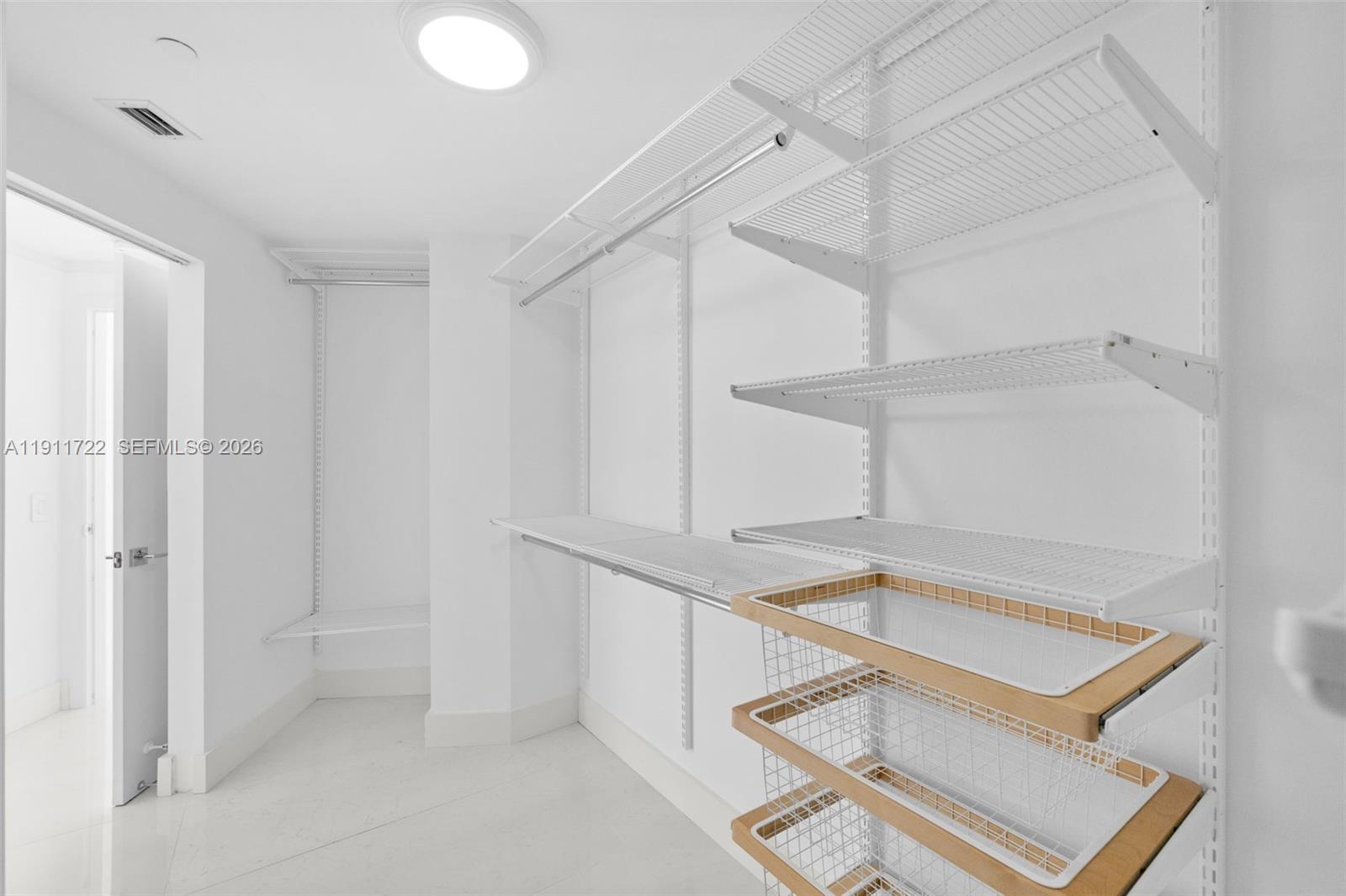 THE METROPOLITAN CONDO - Residential