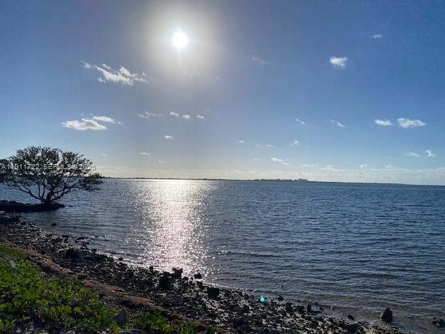 THE METROPOLITAN CONDO - Residential