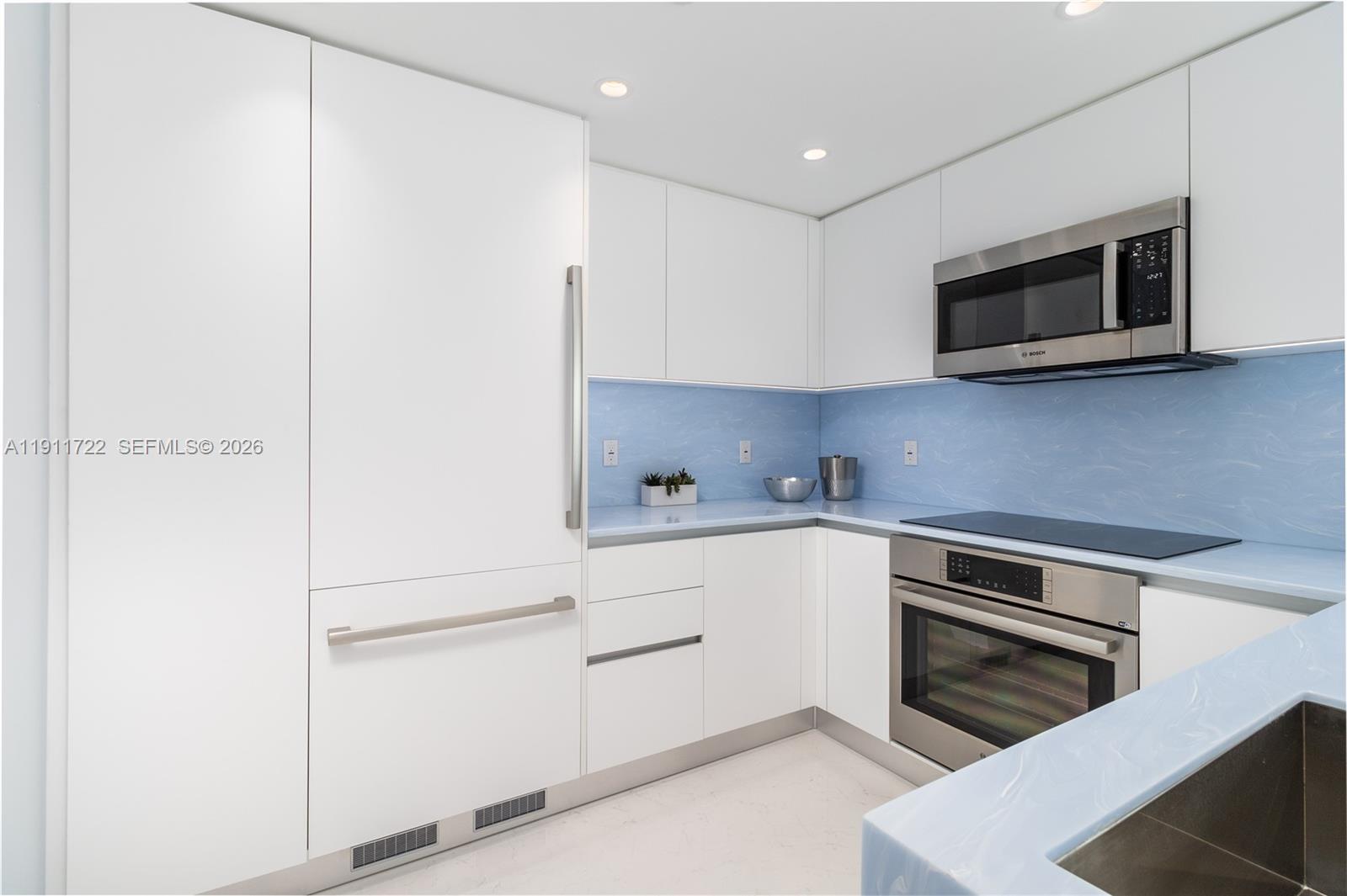 THE METROPOLITAN CONDO - Residential