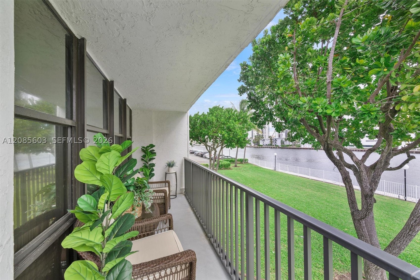 1000 Parkview Dr 220