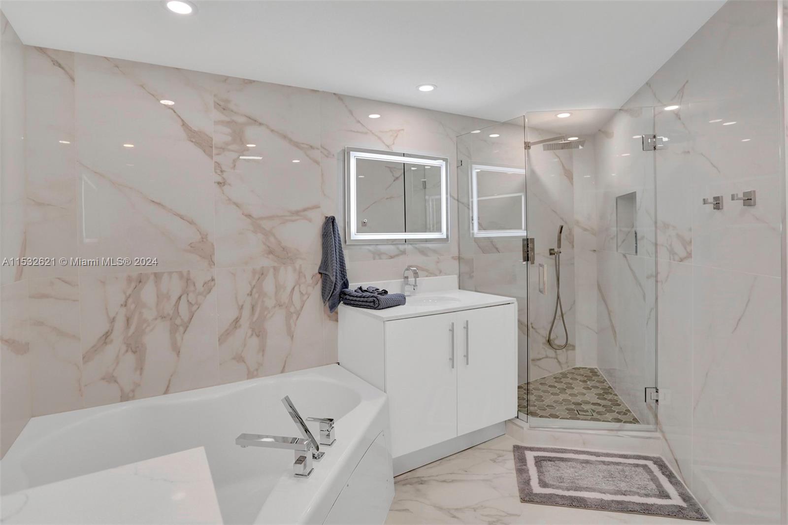 LA PERLA CONDO - Residential Lease