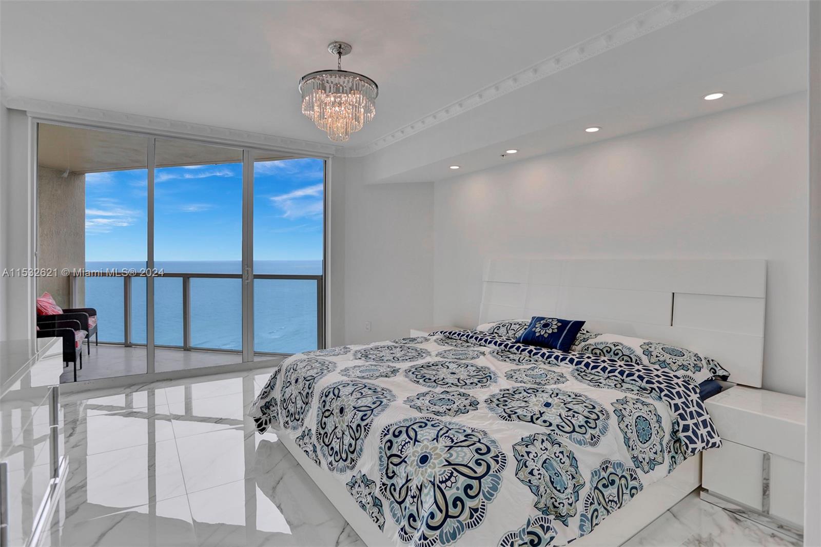 LA PERLA CONDO - Residential Lease