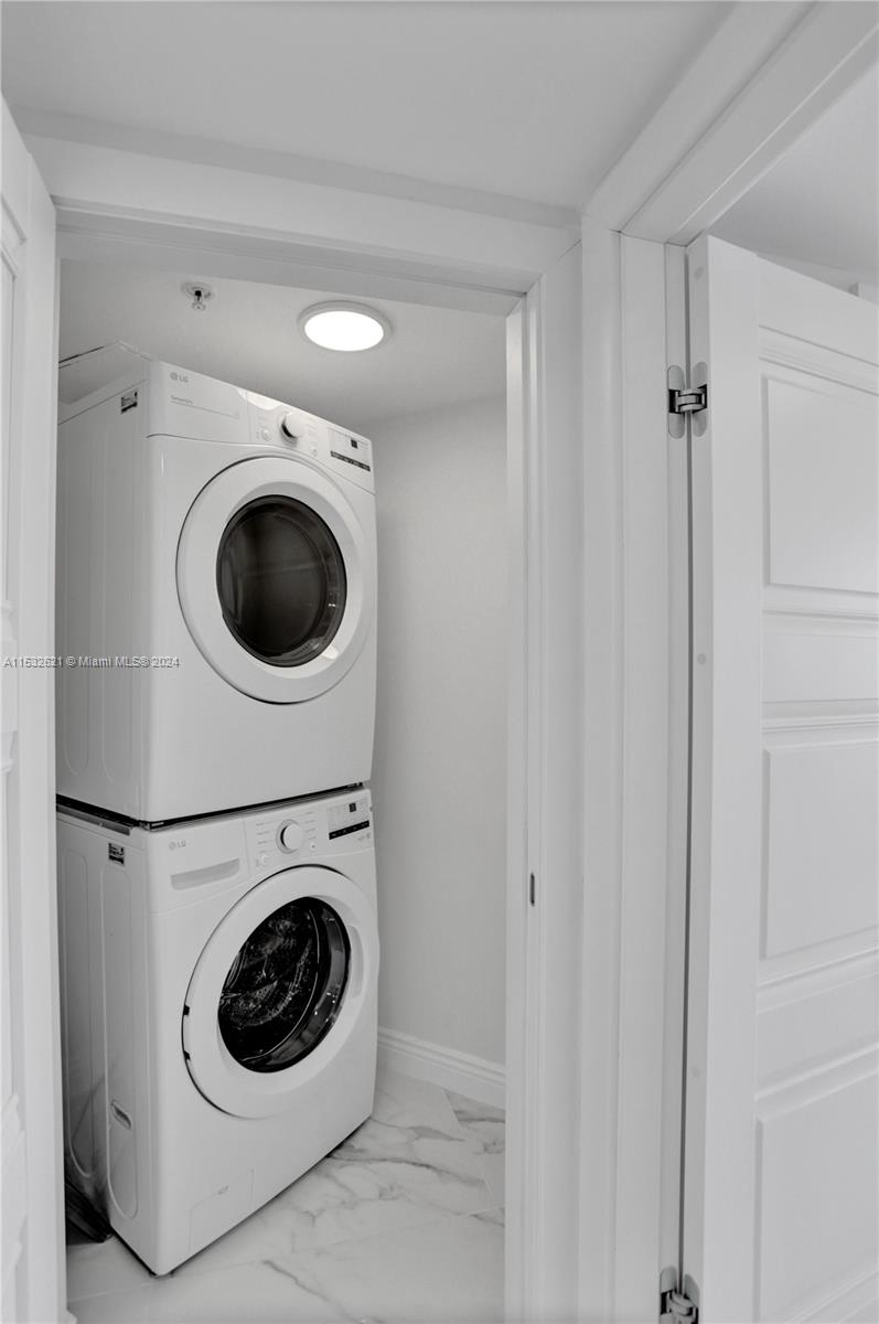 LA PERLA CONDO - Residential Lease