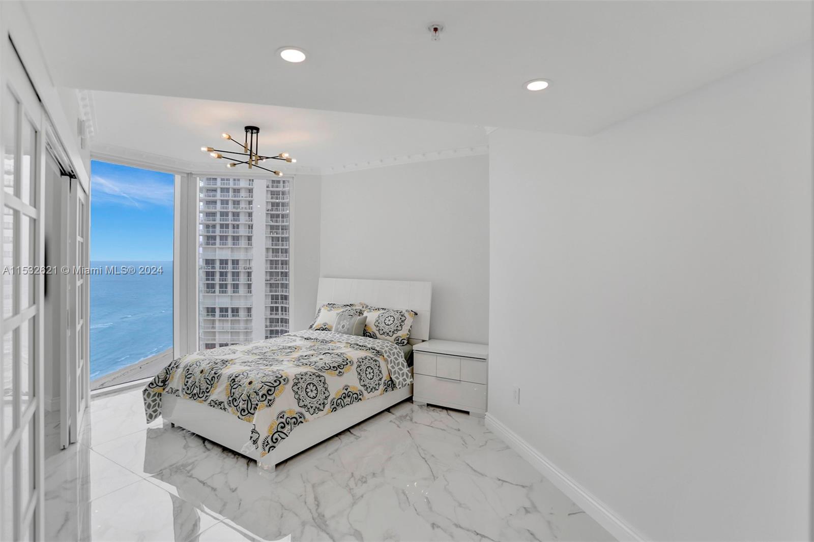 LA PERLA CONDO - Residential Lease