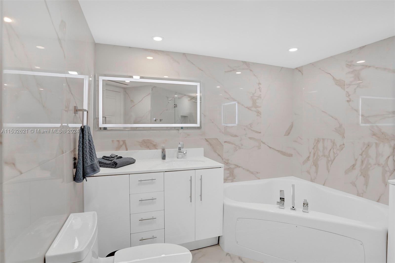 LA PERLA CONDO - Residential Lease