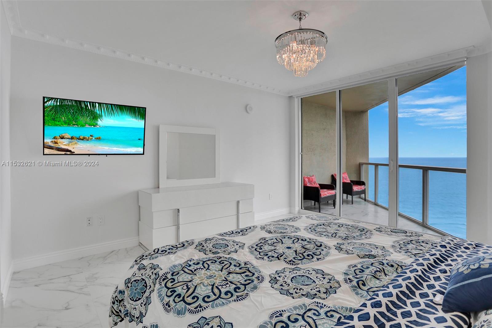 LA PERLA CONDO - Residential Lease