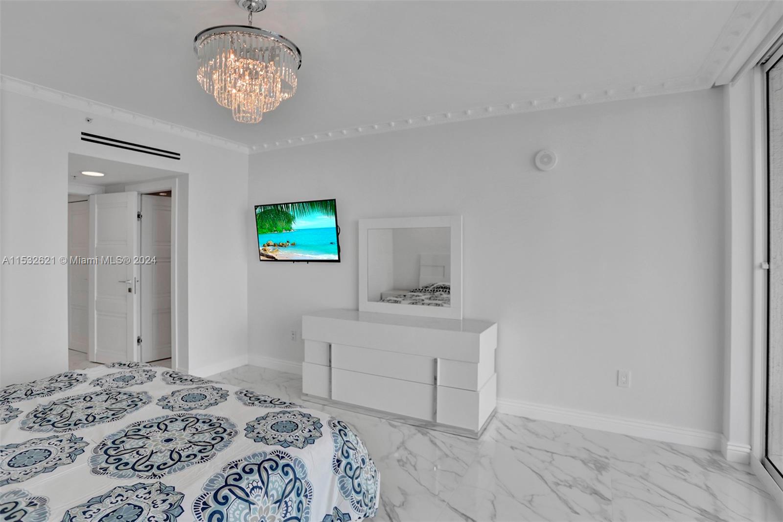 LA PERLA CONDO - Residential Lease