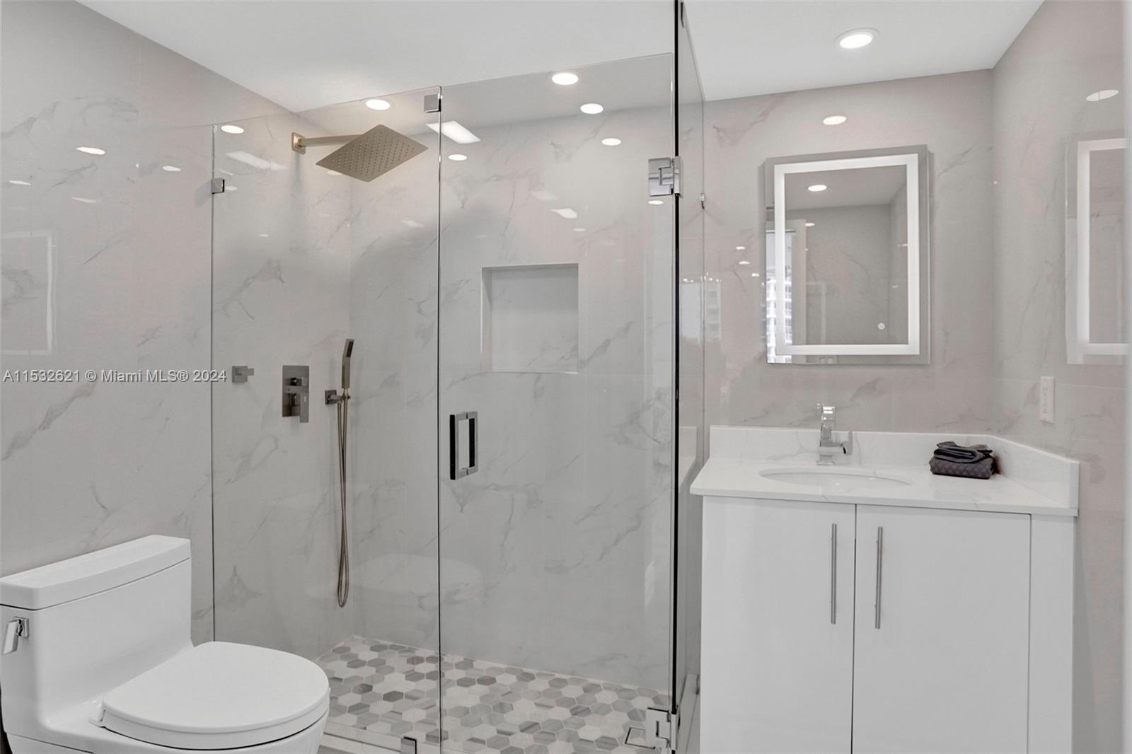 LA PERLA CONDO - Residential Lease