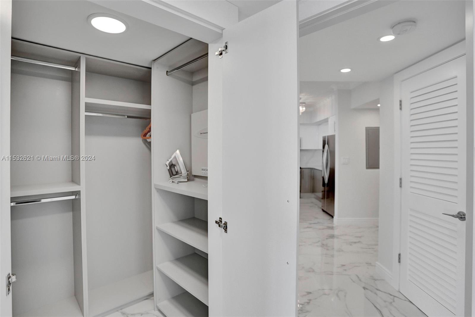 LA PERLA CONDO - Residential Lease