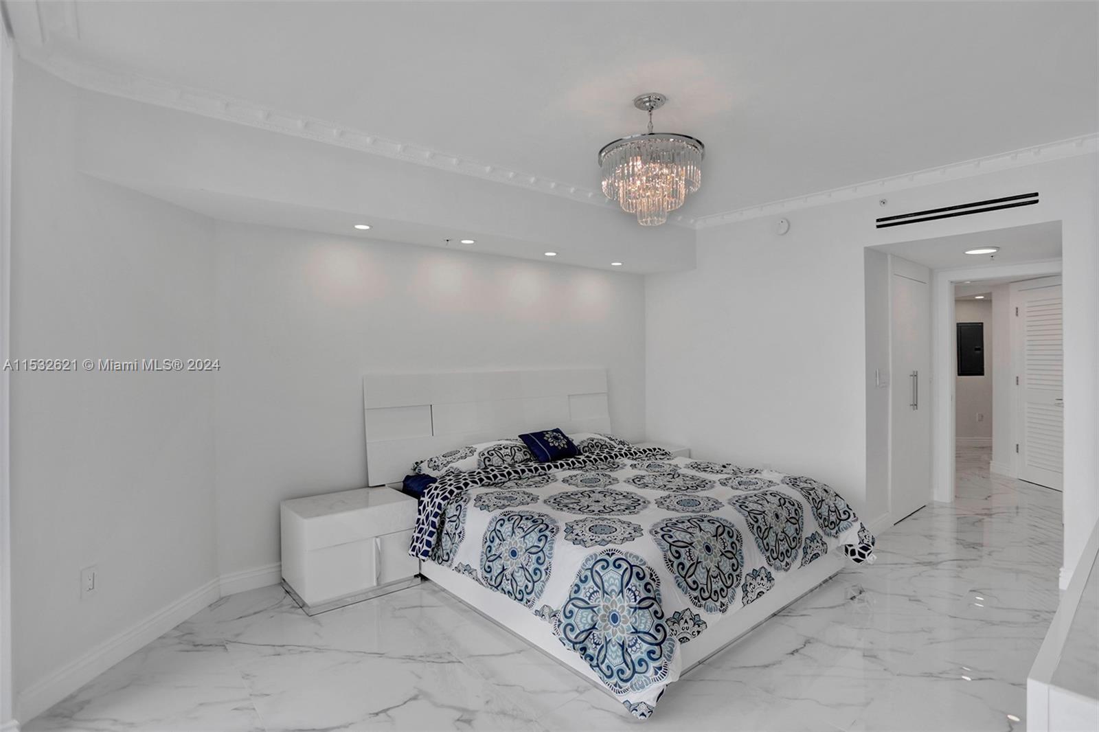 LA PERLA CONDO - Residential Lease