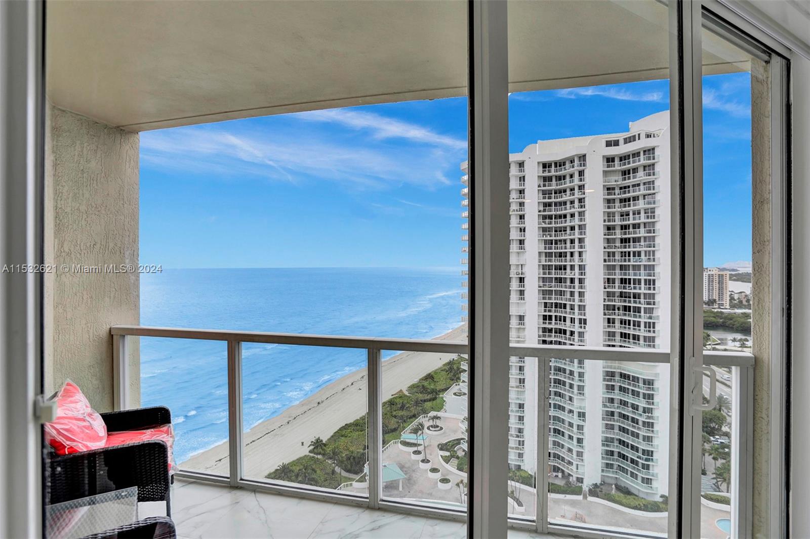 LA PERLA CONDO - Residential Lease