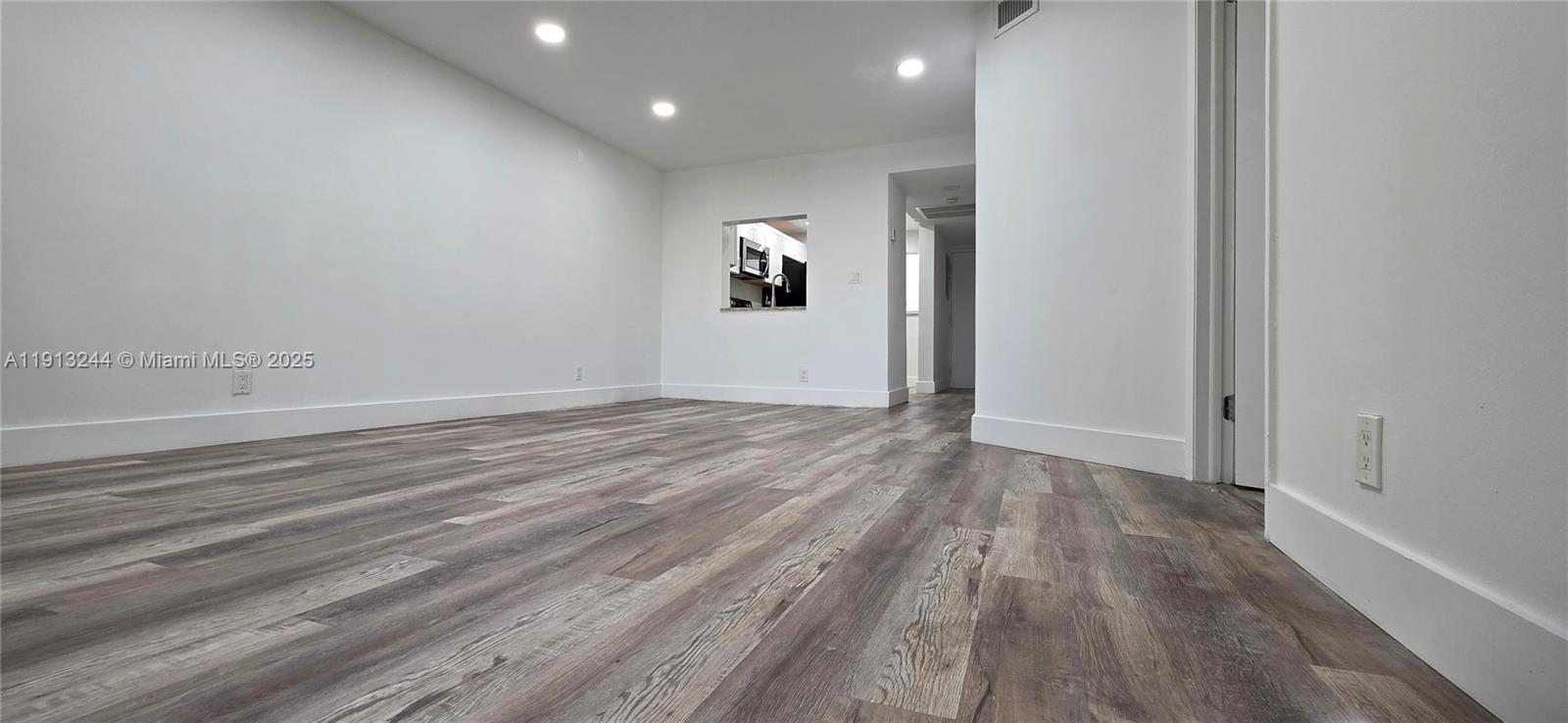 ISLAND CLUB AT CORAL SPRI - Residential Lease