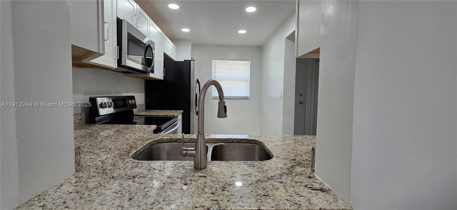 ISLAND CLUB AT CORAL SPRI - Residential Lease