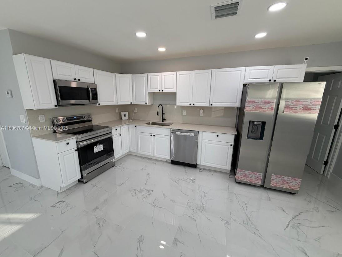 SOUTH HOLLYWOOD AMD PLAT - Residential